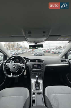 Хетчбек Volkswagen e-Golf 2014 в 