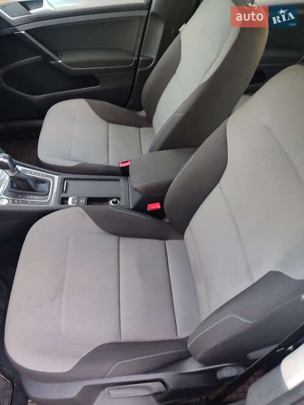 Хэтчбек Volkswagen e-Golf 2014 в Кривом Роге