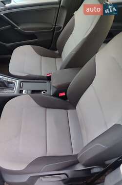 Хэтчбек Volkswagen e-Golf 2014 в 