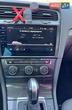 Хэтчбек Volkswagen e-Golf 2020 в 