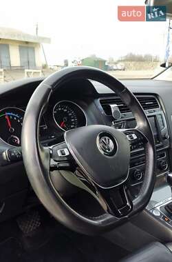 Хетчбек Volkswagen e-Golf 2015 в 