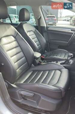 Хетчбек Volkswagen e-Golf 2015 в 