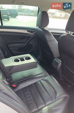 Хетчбек Volkswagen e-Golf 2015 в 
