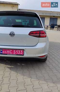 Хетчбек Volkswagen e-Golf 2015 в 