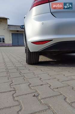 Хетчбек Volkswagen e-Golf 2015 в 