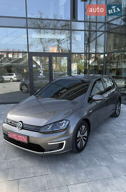 Хетчбек Volkswagen e-Golf 2014 в 