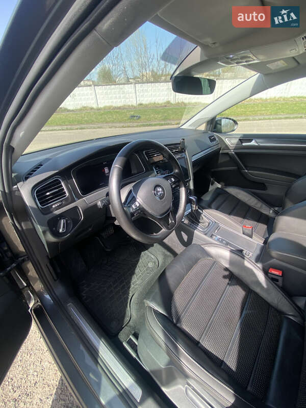 Хэтчбек Volkswagen e-Golf 2017 в Львове