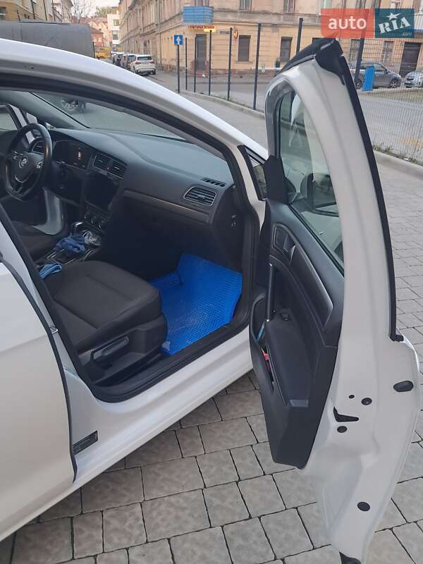 Хетчбек Volkswagen e-Golf 2018 в Львові фото 17 Хетчбек Volkswagen e-Golf 2018 в Львові