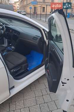 Хэтчбек Volkswagen e-Golf 2019 в 