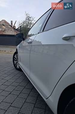 Хэтчбек Volkswagen e-Golf 2019 в 