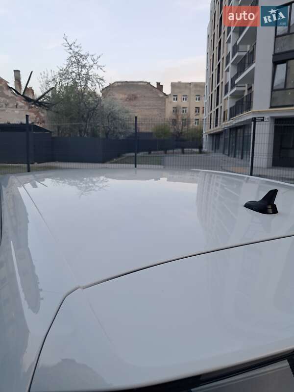 Хетчбек Volkswagen e-Golf 2018 в Львові фото 32 Хетчбек Volkswagen e-Golf 2018 в Львові