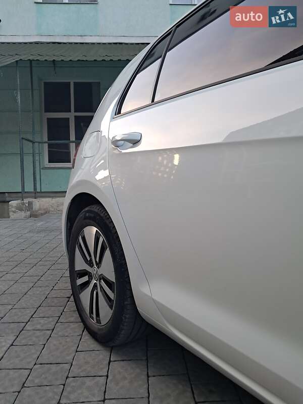 Хетчбек Volkswagen e-Golf 2018 в Львові фото 38 Хетчбек Volkswagen e-Golf 2018 в Львові