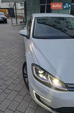 Хэтчбек Volkswagen e-Golf 2019 в 