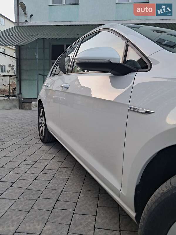 Хетчбек Volkswagen e-Golf 2018 в Львові фото 37 Хетчбек Volkswagen e-Golf 2018 в Львові