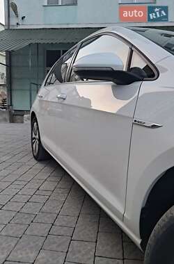 Хэтчбек Volkswagen e-Golf 2019 в 