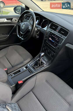 Хетчбек Volkswagen e-Golf 2014 в 
