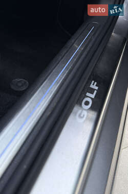 Хетчбек Volkswagen e-Golf 2014 в 