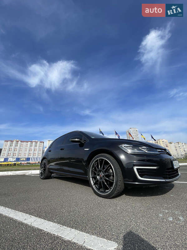 Хетчбек Volkswagen e-Golf 2019 в Києві
