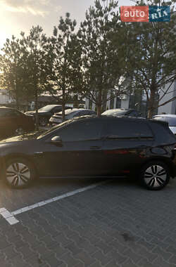 Хетчбек Volkswagen e-Golf 2016 в 