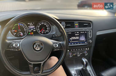 Хетчбек Volkswagen e-Golf 2016 в 