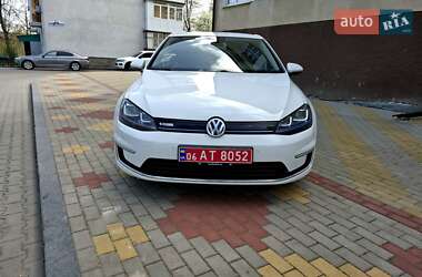 Хэтчбек Volkswagen e-Golf 2015 в 