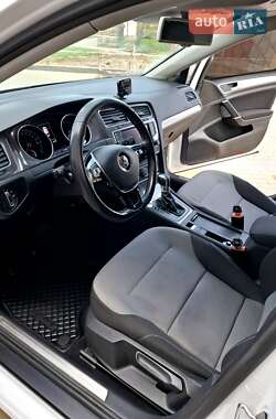 Хэтчбек Volkswagen e-Golf 2015 в 