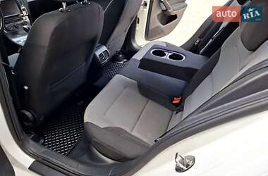 Хэтчбек Volkswagen e-Golf 2015 в 