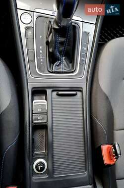 Хэтчбек Volkswagen e-Golf 2015 в 