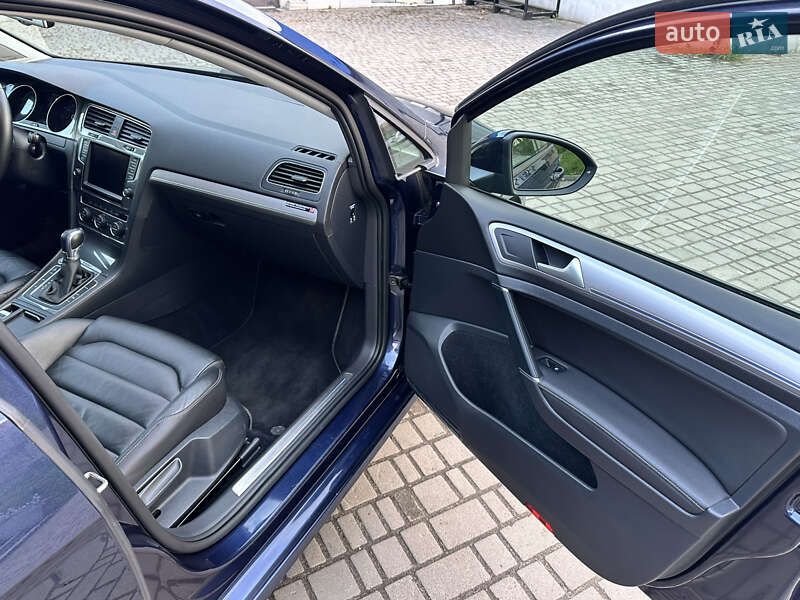 Хэтчбек Volkswagen e-Golf 2016 в Луцке
