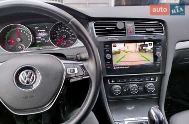 Хэтчбек Volkswagen e-Golf 2019 в 