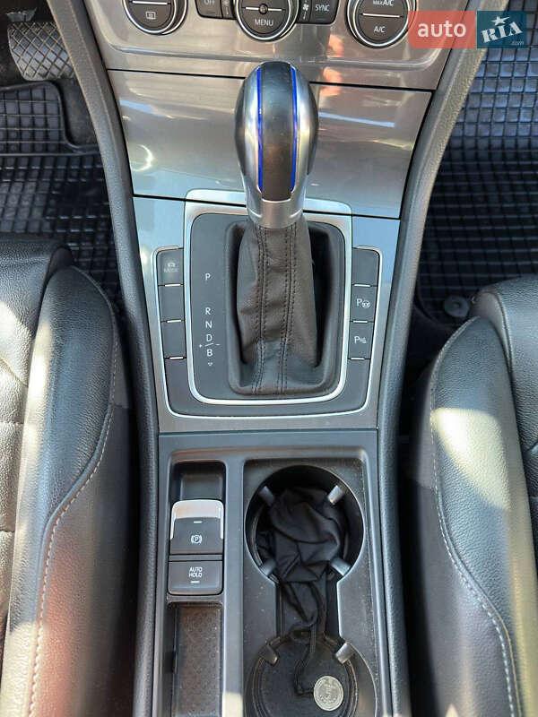 Хэтчбек Volkswagen e-Golf 2015 в Хмельницком