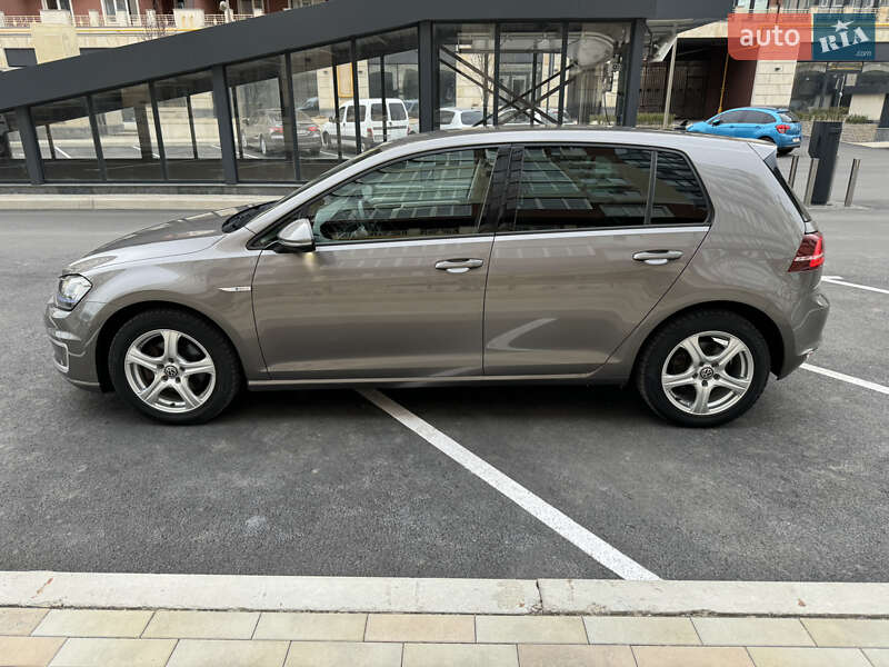 Хэтчбек Volkswagen e-Golf 2015 в Умани