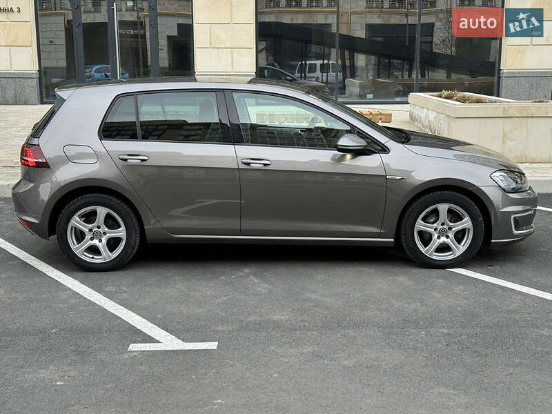 Хэтчбек Volkswagen e-Golf 2015 в Умани