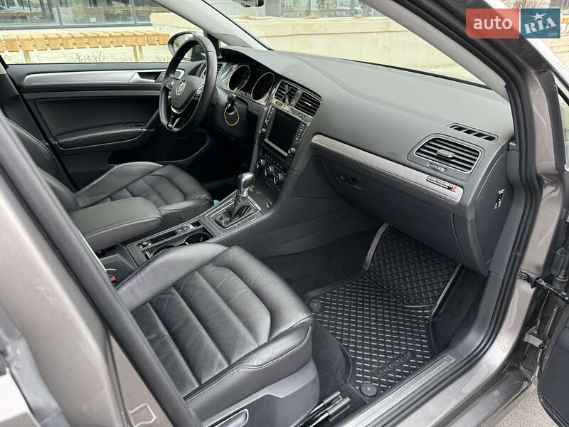 Хэтчбек Volkswagen e-Golf 2015 в Умани