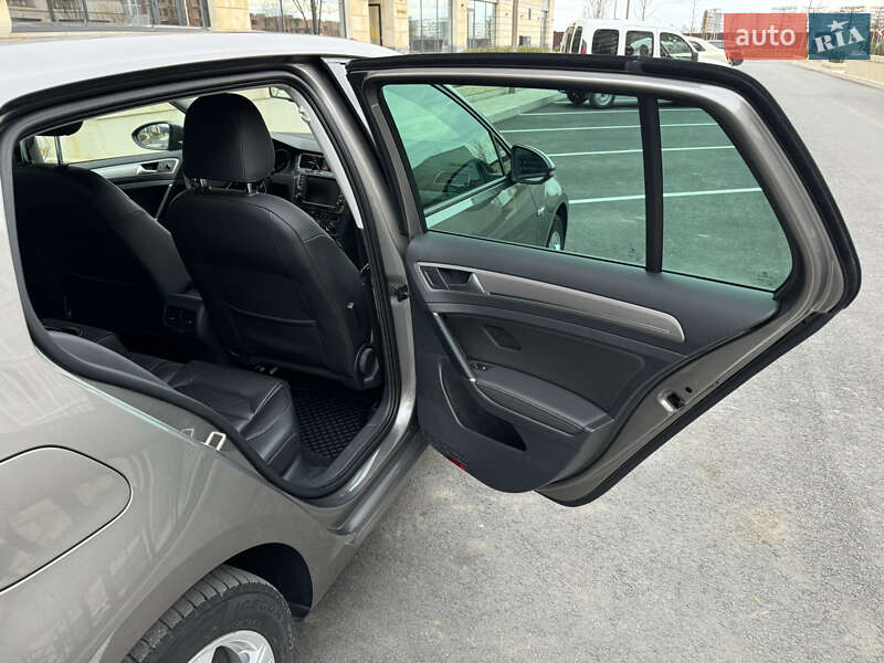 Хэтчбек Volkswagen e-Golf 2015 в Умани