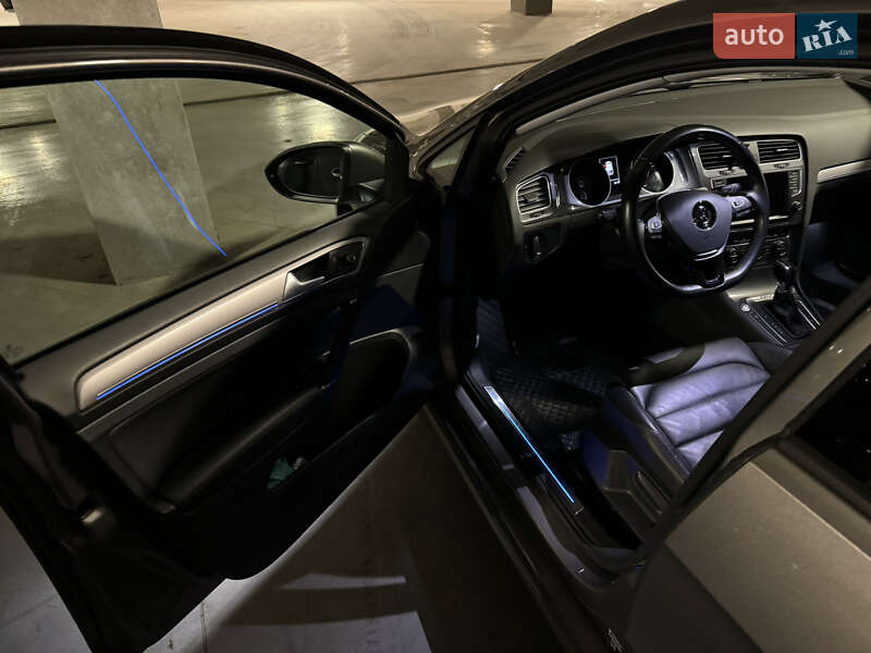 Хэтчбек Volkswagen e-Golf 2015 в Умани