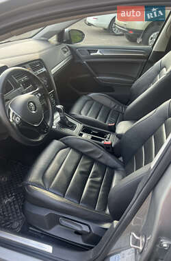 Хетчбек Volkswagen e-Golf 2017 в 