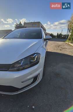 Хетчбек Volkswagen e-Golf 2014 в 