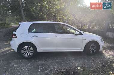 Хетчбек Volkswagen e-Golf 2014 в 