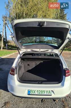 Хетчбек Volkswagen e-Golf 2014 в 