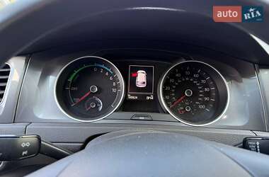 Хетчбек Volkswagen e-Golf 2016 в 