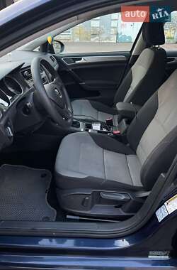 Хэтчбек Volkswagen e-Golf 2016 в 