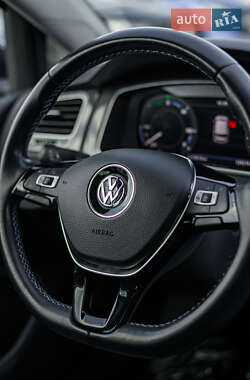 Хетчбек Volkswagen e-Golf 2019 в 