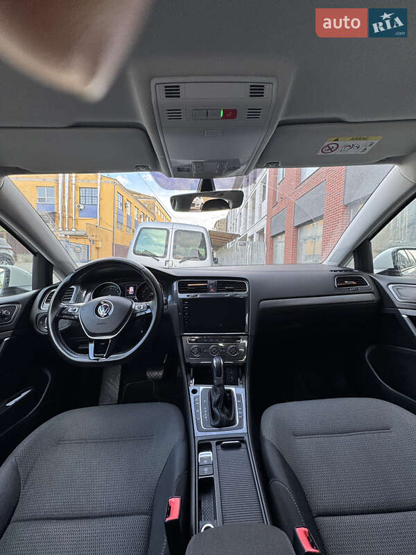 Хетчбек Volkswagen e-Golf 2017 в Львові