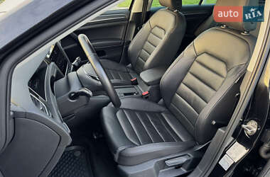 Хетчбек Volkswagen e-Golf 2017 в 