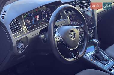 Хэтчбек Volkswagen e-Golf 2017 в 
