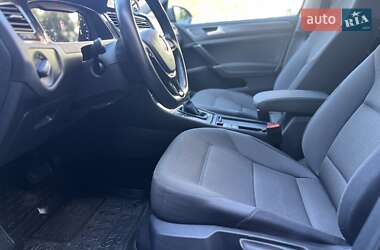 Хэтчбек Volkswagen e-Golf 2017 в 