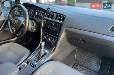 Хэтчбек Volkswagen e-Golf 2017 в 