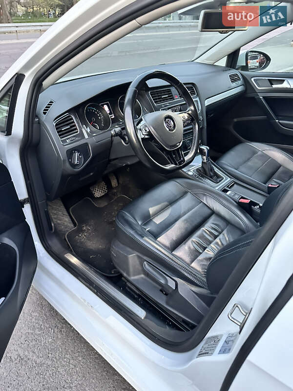 Хэтчбек Volkswagen e-Golf 2014 в Днепре