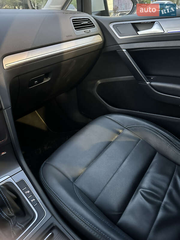 Хэтчбек Volkswagen e-Golf 2014 в Днепре